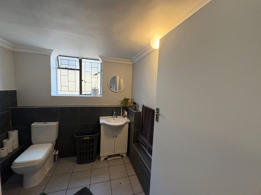 1 Bedroom Property for Sale in Vredehoek Western Cape